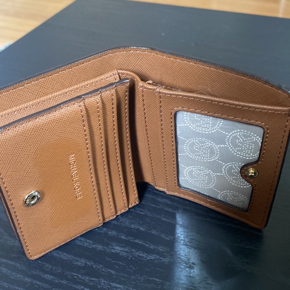 Michael Kors tote bag and matching wallet - Picture 4 of 4